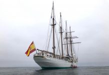 El Juan Sebastián de Elcano visita Baiona