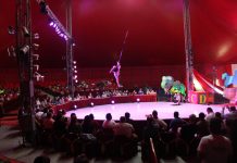 220 niños del campamento municipal y del C.E.E Juan María visitan el circo ‘Ihraska’ en Praia América