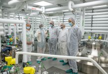El alcalde de O Porriño, Alejandro Lorenzo, visita las instalaciones del grupo Zendal