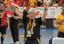 El Valinox Novás homenaje a la leyenda Manolo Campelo