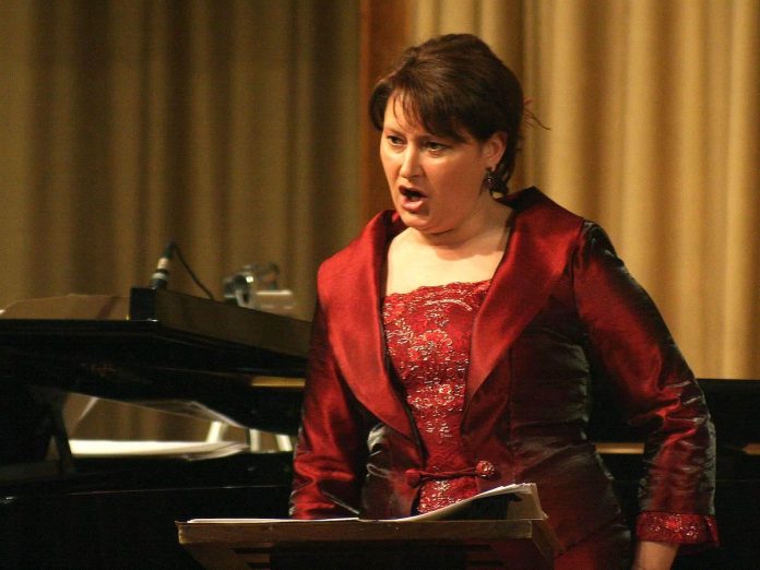 Soprano Teresa Novoa