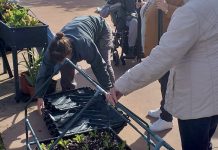 El Concello entrega un composteiro individual a la Residencia Paz y Bien