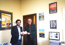 El muralista nicaragüense Manuel Alaniz imparte un taller en el IES Proval