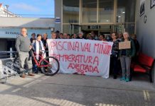 Concentración por la baja temperatura del agua en la piscina mancomunada de O Val Miñor