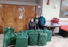 Campaña solidaria de donación de regalos para los «abuelos» de las residencias de Tui