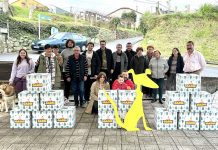 El Festival de Cans entrega cestas de Navidad y vales de material escolar
