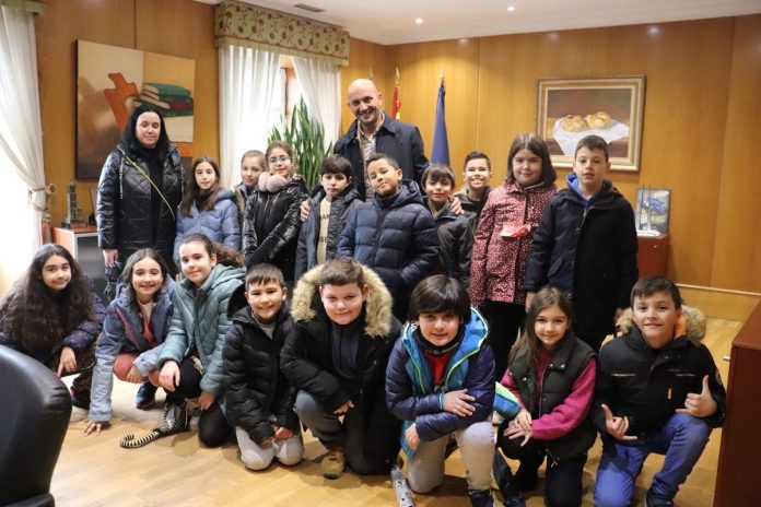 Escolares de O Porriño conocen de primera mano la actividad municipal