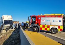Cuatro heridos en un accidente de un microbús en Oia