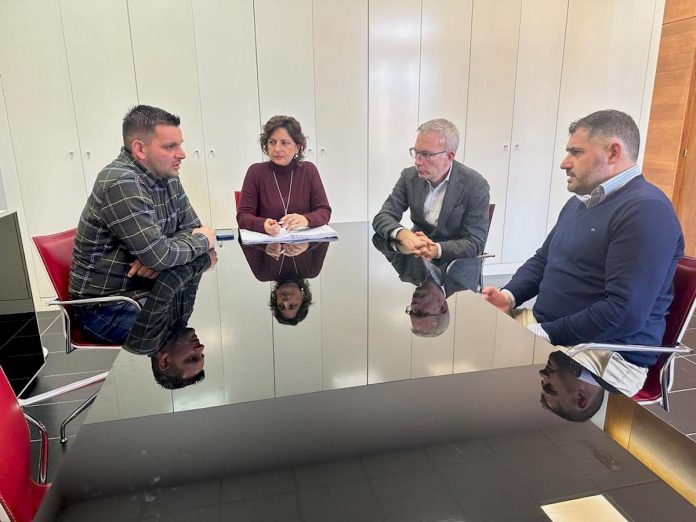 Telefónica se compromete a mejorar la cobertura en Tomiño