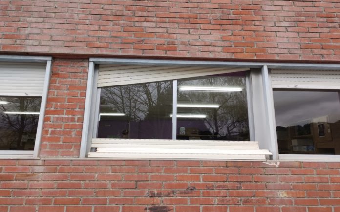 CEIP Serra Vincios denuncian o abandono