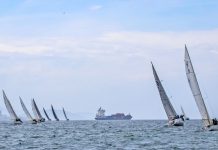 Buen viento y un gran número de veleros en el estreno de la temporada de crucero del Monte Real