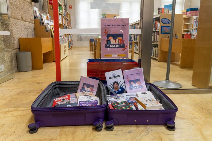 Mavi, la maleta viajera contra la violencia de género, llega a Tui