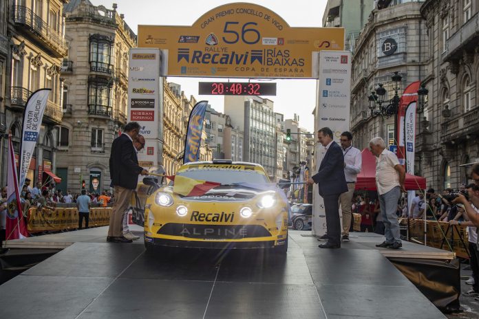 Banderazo de salida al Alpine de Jorge Cagiao