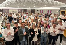 Lara Meneses presenta a candidatura do PP de Tomiño arroupada pola veciñanza