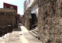 Barferencia sobre la muralla medieval de A Guarda