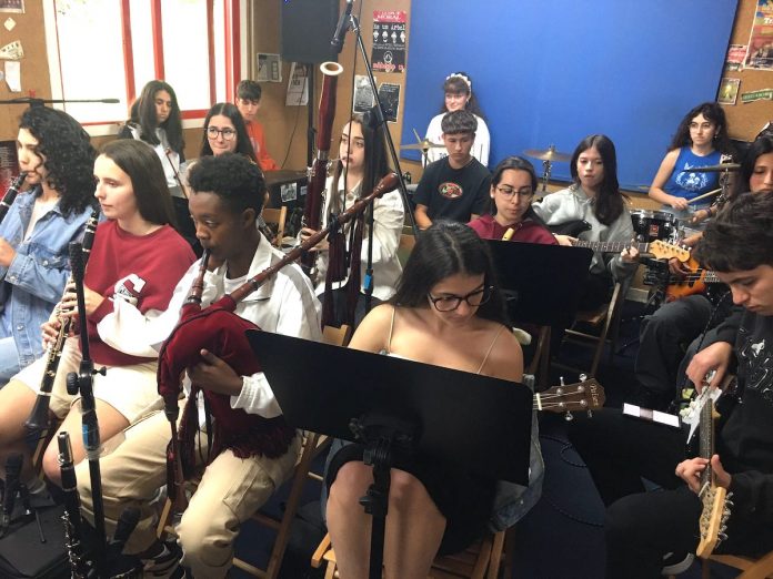 O IES Auga da Laxe promove os concertos Música na praza en Gondomar