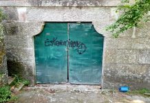 Aparecen «pintadas ameazantes» contra o candidato de Manifesto Miñor, Antonio Araujo, no portal da súa casa