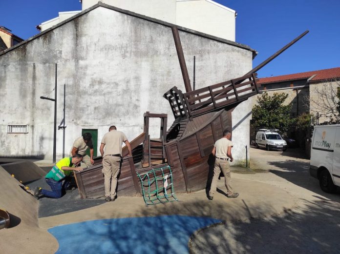 Arreglos Parque Infantil Carabela Baiona