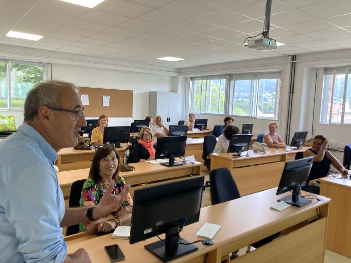 curso de capacitación digital para mayores en IES Proval