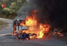 Arde una furgoneta en plena marcha en Tomiño