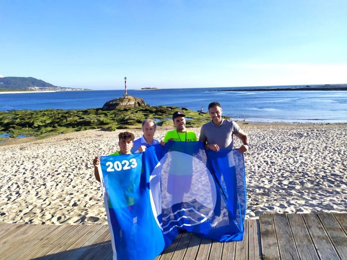 praia Muíño volve a lucir Bandeira Azul
