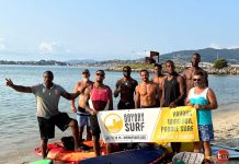 La Selección de Costa de Marfil de Baloncesto se pasea por la Bahía de Baiona en paddle surf