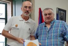Castro e Ladeira presenta al Concello el proyecto “Cincuenta anos de educación sabaricense”