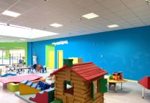 Nigrán invierte 10.000€ en el pintado de las aulas de A Galiña Azul y colegio Carlos Casares