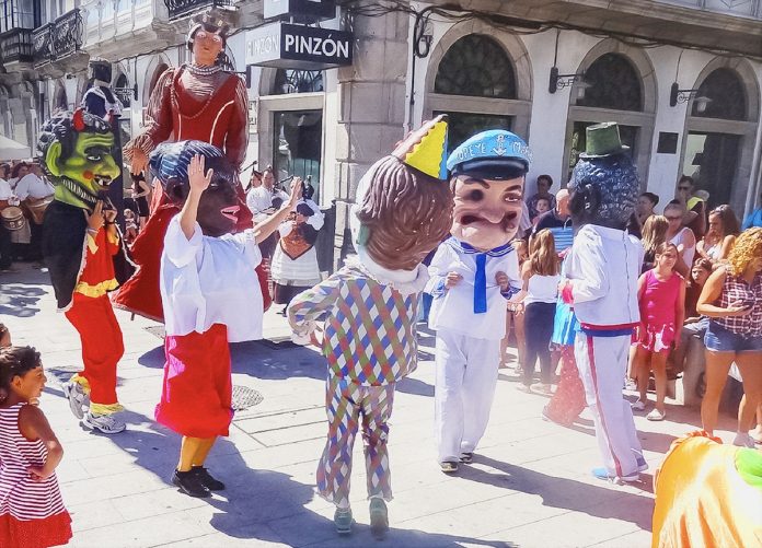 gigantes cabezudos baiona