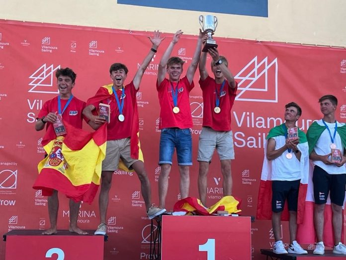 Walker y Dicke celebrando el titulo de campeones de Europa en 2022