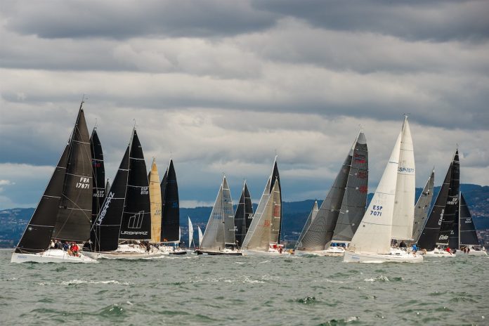 Espectáculo de los ORC en una ría de Vigo tormentosa
