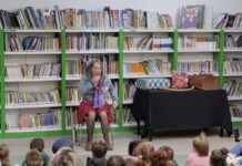 Tui celebra el Día de la Biblioteca con un cuentacuentos para bebés con Charo Pita