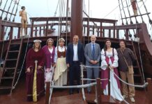 Se presenta en Baiona el «Día de Colón», fiesta medieval que se celebra en Combarro