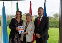 Tomiño participa nunha reunión coa comisaria europea de cohesión para presentar experiencias transfronteirizas