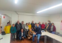Vecinos de Baiona aprenden con sus móviles a manejarse por internet