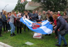 Ofrenda floral en Panxón por el 86 aniversario de “A Volta dos Nove”