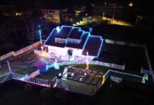 Más de 300.000 bombillas led iluminan la Navidad de una familia de A Guarda