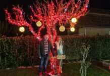 Una familia de Baiona ilumina la Navidad con 25.000 luces led