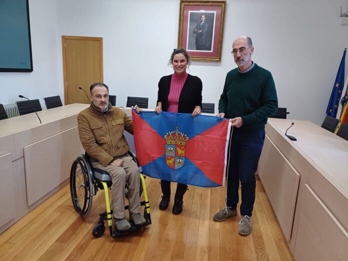 La bandera de Baiona dará la vuelta al mundo en velero