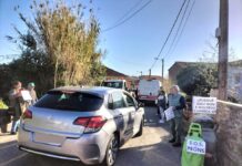 Vecinos de Bouzavella se concentran para reclamar un carril peatonal