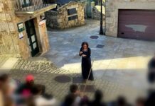 La juventud de Oia descubre el patrimonio local e historias de mujeres con Cristina de Pizan