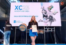 La guardesa Fátima Castro recoge el premio del Xuventude Crea