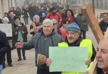 Goián sale a la calle para exigir la reapertura del consultorio cerrado desde la pandemia