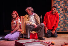Contraproducións abre la programación en el Teatro Municipal de Tui con la comedia “Entrega en man”
