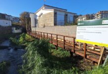 Baiona repara de urgencia el paseo del río da Maré en Baíña