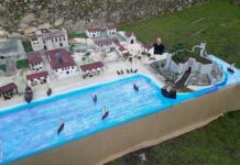 El artesano José Dacosta recrea en una maqueta de 36 m2 la Baiona de 1493