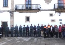 Baiona rinde homenaje a los dos Guardias Civiles fallecidos en Barbate