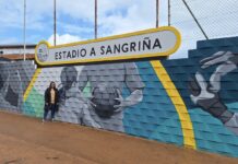 El mural «Alicerce Guardés», de Tamara Baz, da la bienvenida a los peregrinos en A Guarda