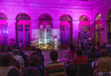 La acción artística “Deshabitada” y la lectura del manifiesto centran la conmemoración del 8M en Tui