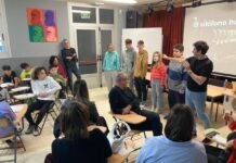 Uno de los mejores maestros del mundo capta la atención de vecinos y alumnos de Nigrán